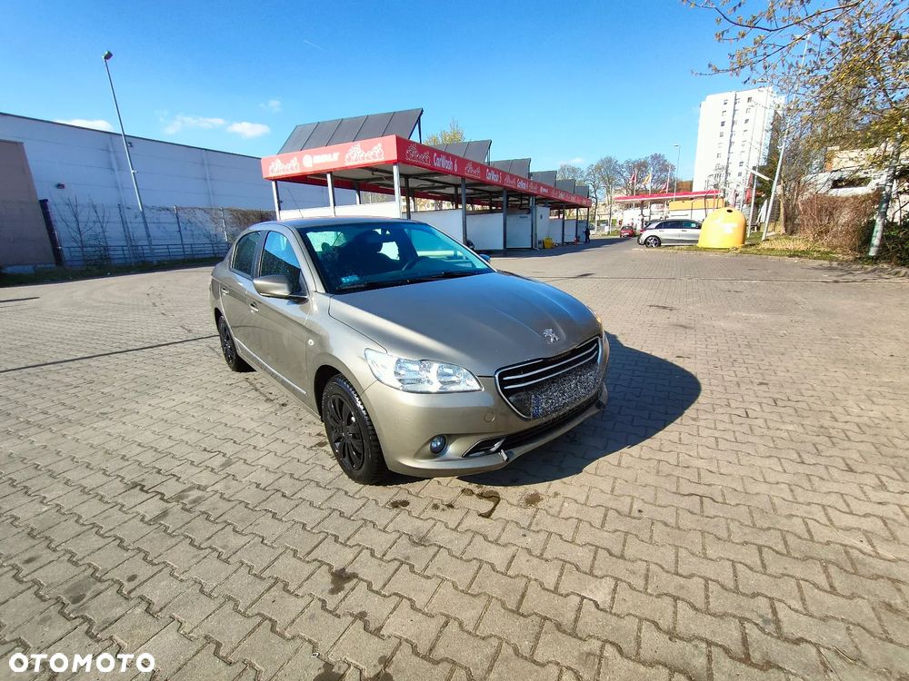 Peugeot 301 1.2 Pure Tech Active - 1