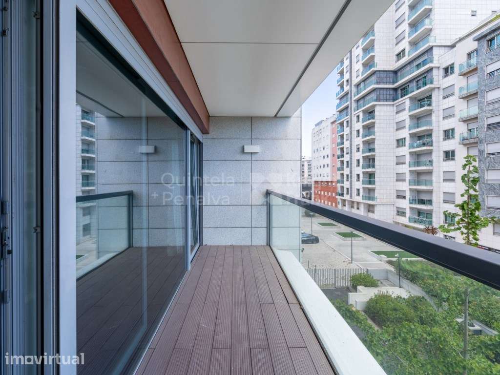 Apartamento T3 sem móveis para arrendamento no Campo Grande - Grande imagem: 5/27
