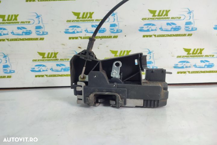 Broasca usa dreapta fata cu maner 8200008248 Opel Vivaro A  [din 2002 pana  2006] seria - 3