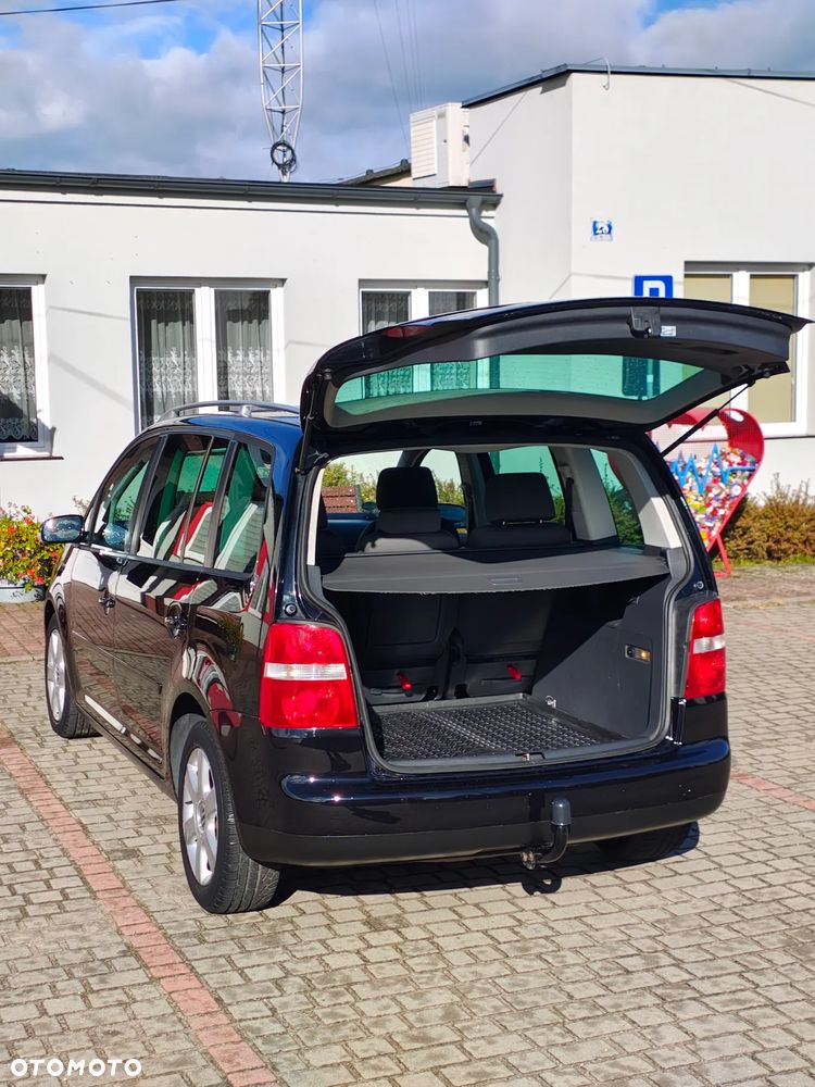 Volkswagen Touran 2.0 TDI Highline - 27