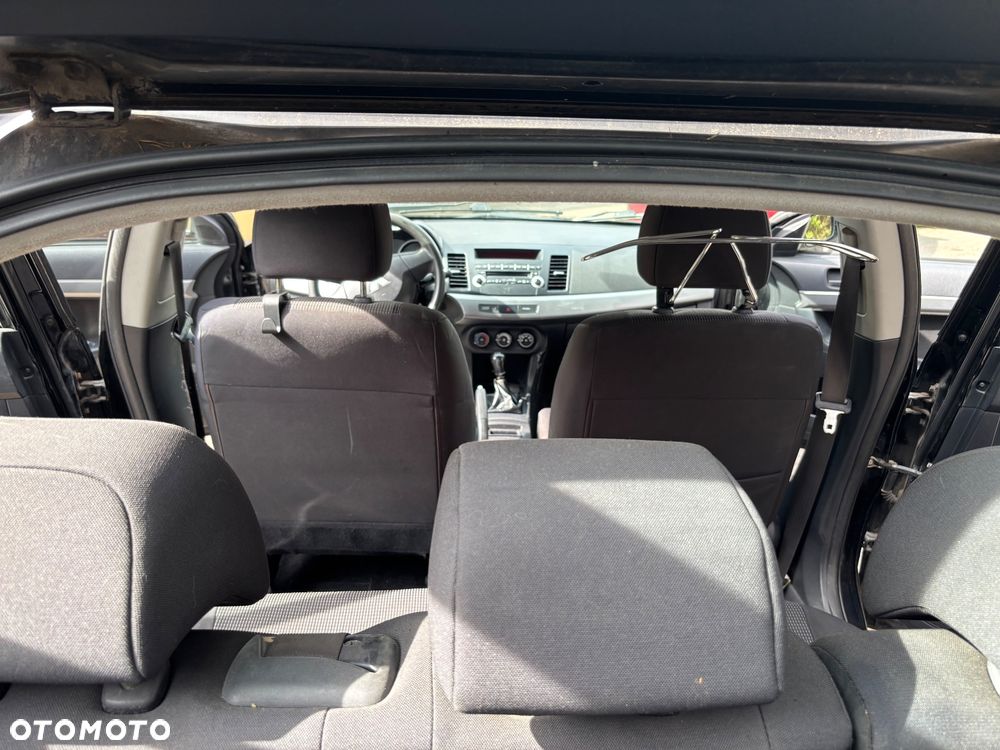 Mitsubishi Lancer 1.6 Inform - 1