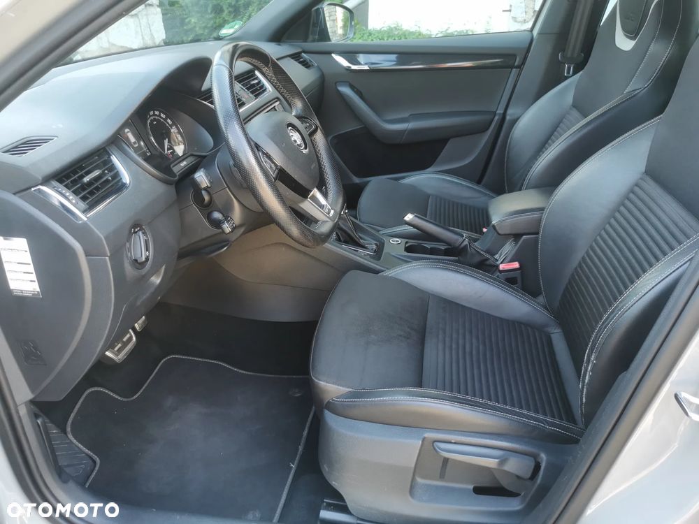 Skoda Octavia 2.0 TDI DSG RS - 9
