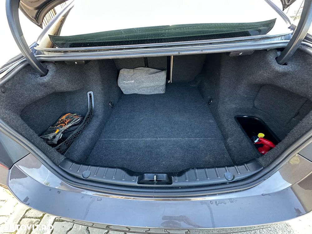 BMW Seria 5 520d Efficient Dynamics Edition - 37