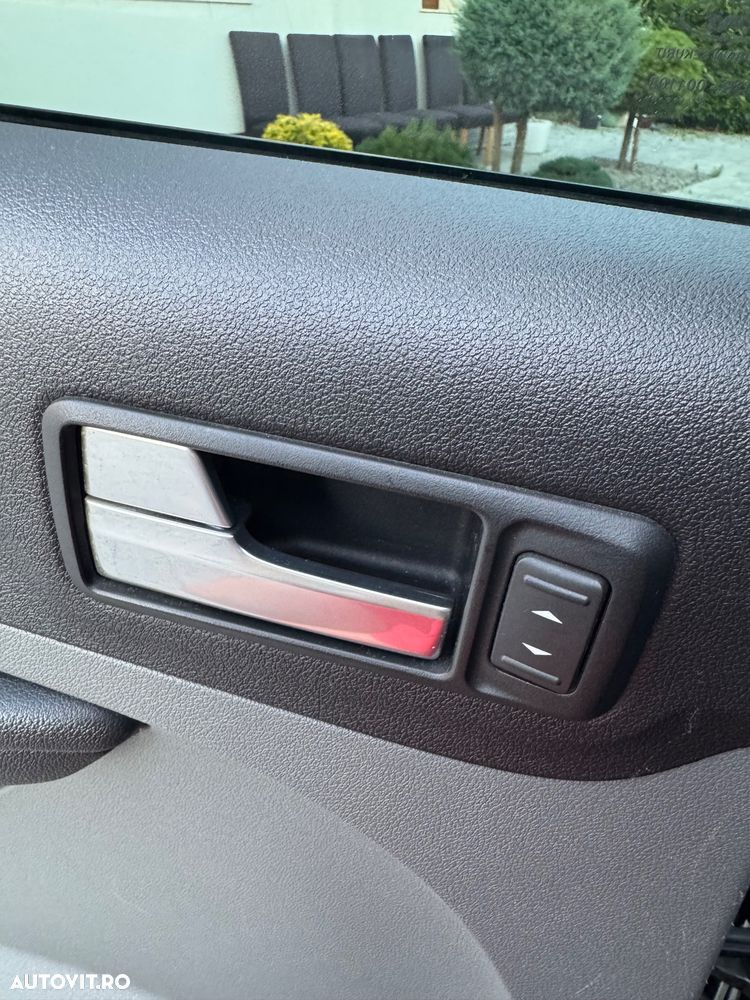 Ford Focus 1.6i Titanium - 16
