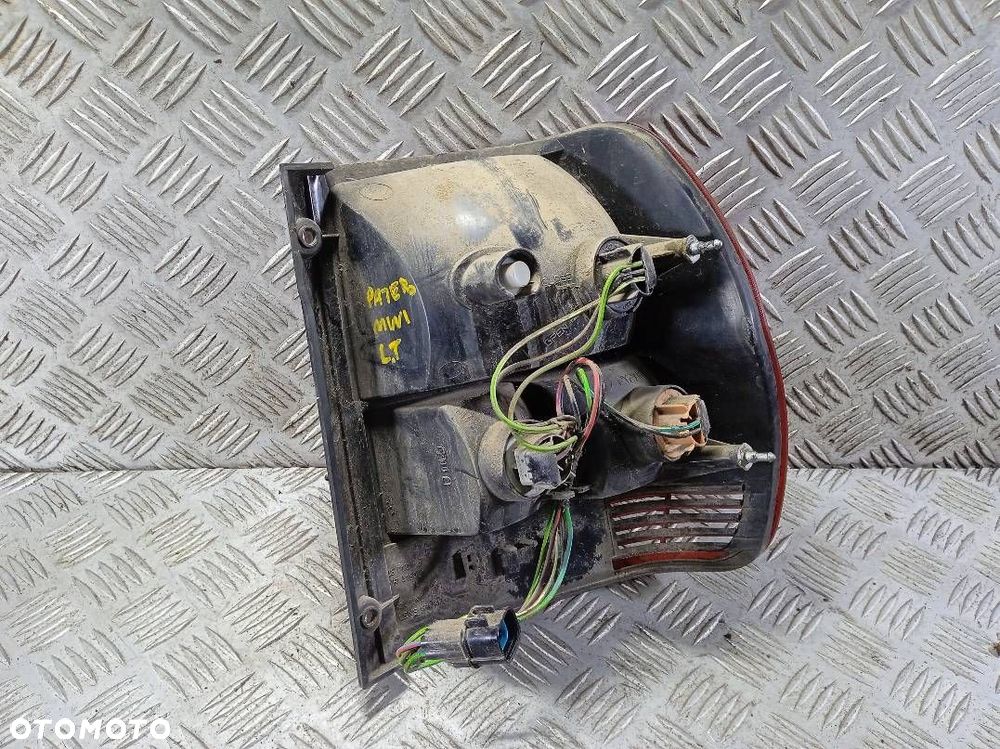 LAMPA LEWA TYLNA MITSUBISHI PAJERO - 2