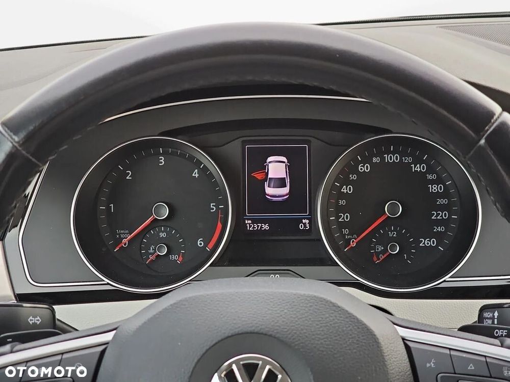 Volkswagen Passat - 19