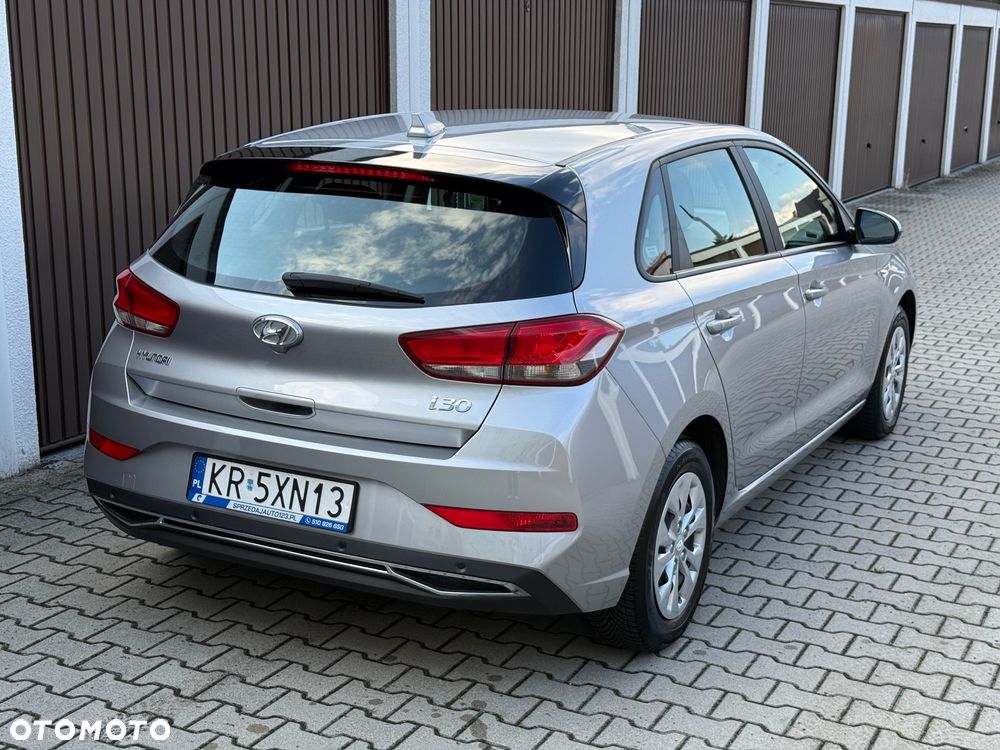 Hyundai i30 1.5 DPI Classic + - 23