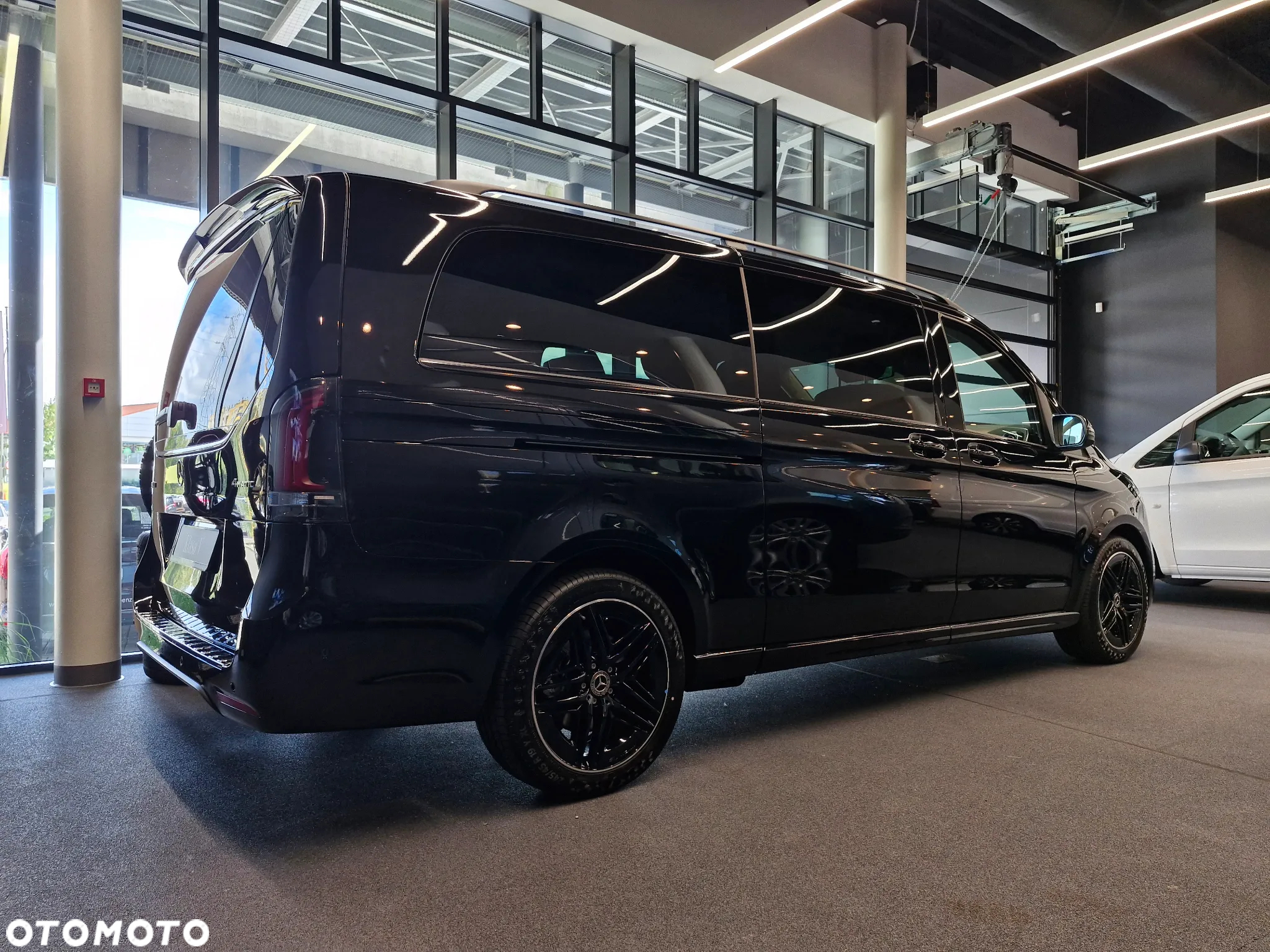 Mercedes-Benz Klasa V 300 d 4-Matic Avantgarde 9G-Tronic (ekstra d³) - 2