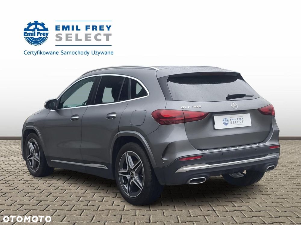 Mercedes-Benz GLA - 4