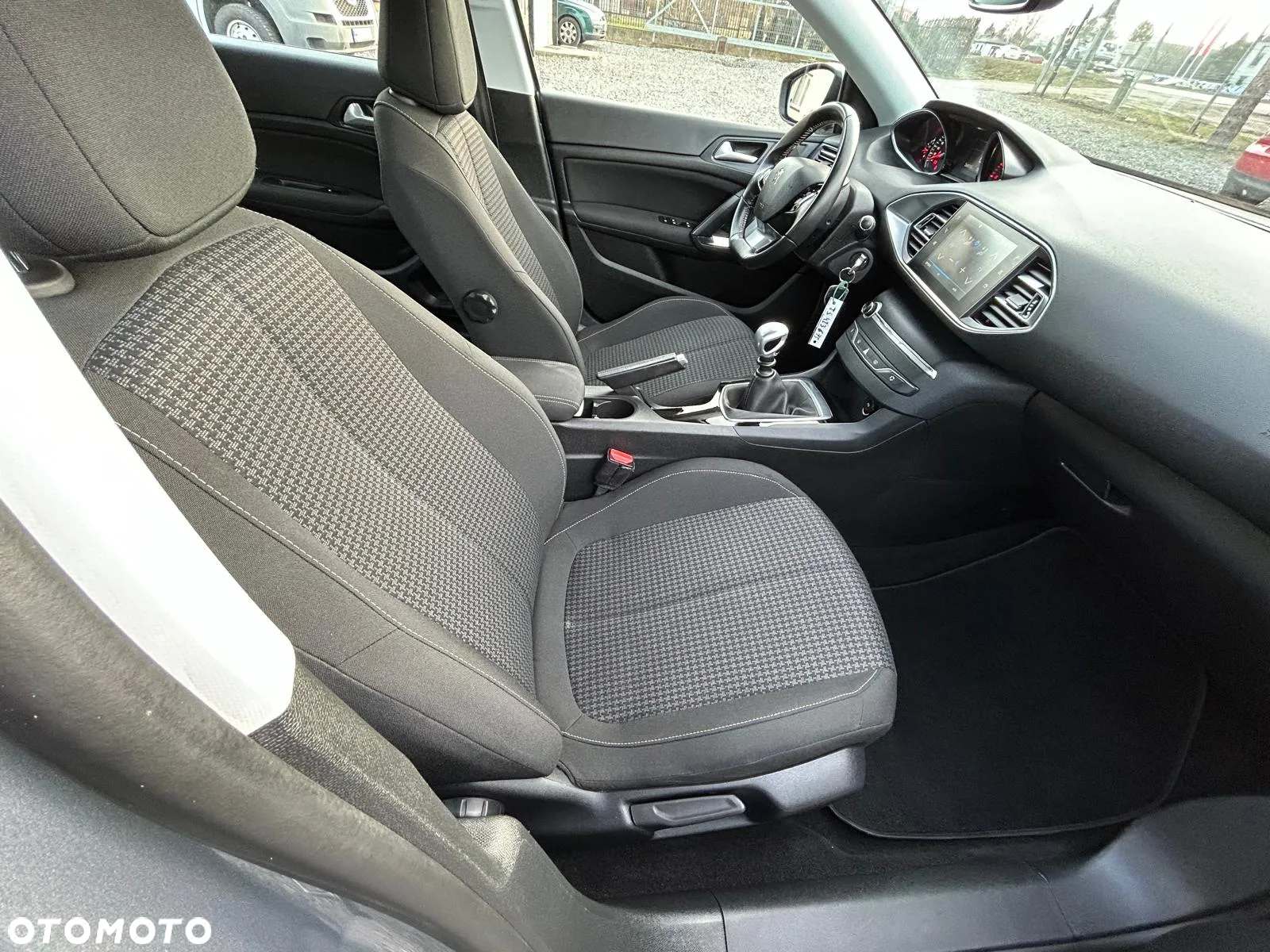 Peugeot 308 1.5 BlueHDi Allure S&S - 26