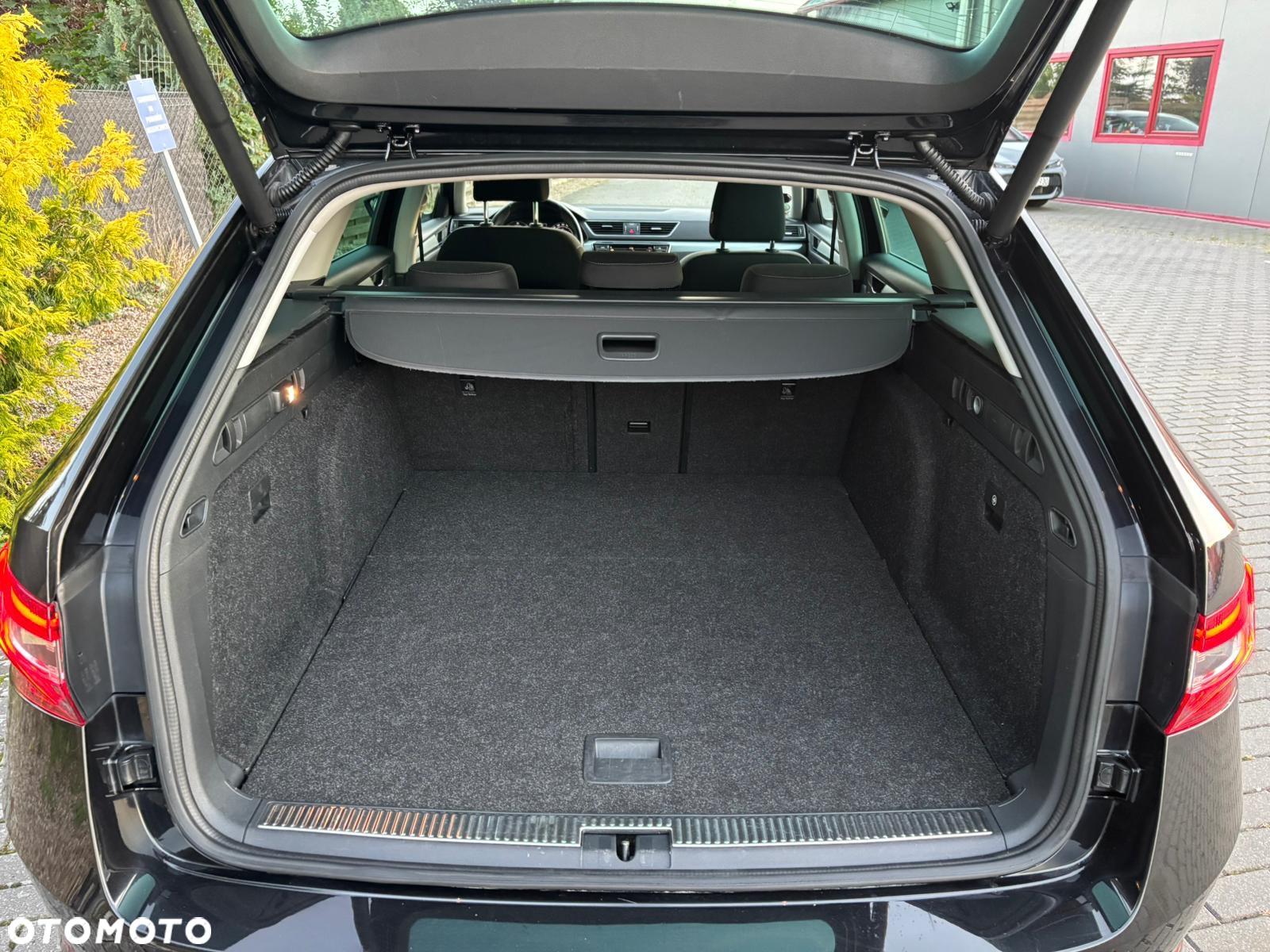 Skoda Superb 2.0 TDI DSG Premium Edition - 28