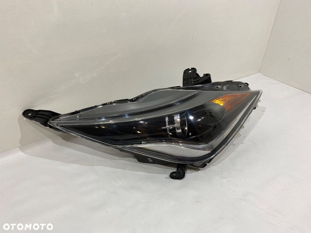 TOYOTA AYGO II LAMPA PRAWA PRZÓD EUROPA - 2