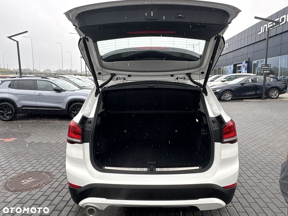 BMW X1 sDrive18i Sport Line - 26