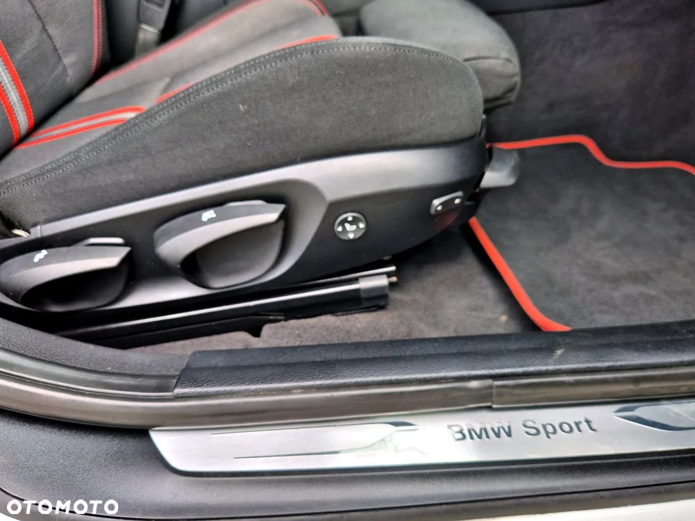 BMW X1 sDrive18d xLine - 28