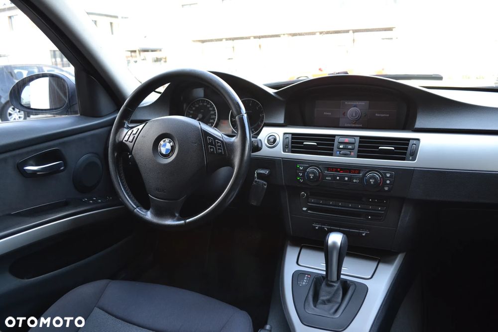 BMW Seria 3 325i - 26
