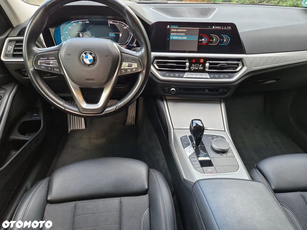 BMW Seria 3 318d mHEV - 12