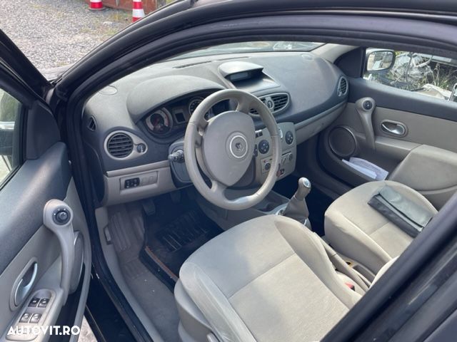 Dezmembrez Renault Clio 1.5 DCI 2008 - 3