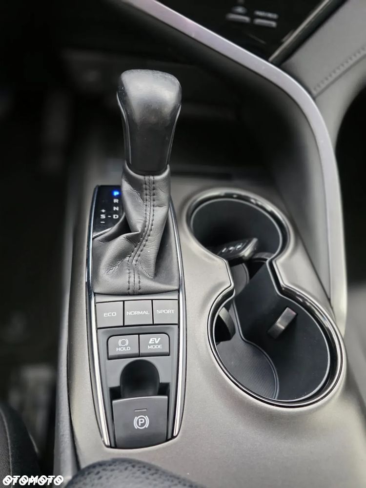Toyota Camry 2.5 Hybrid Comfort CVT - 31