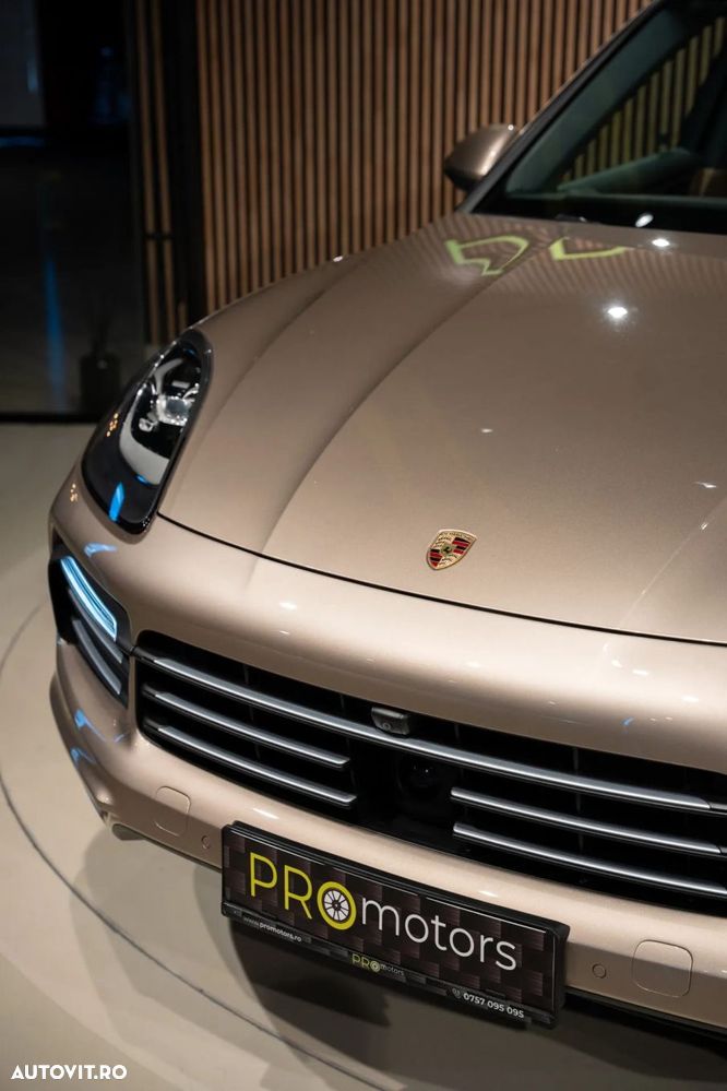 Porsche Cayenne - 4