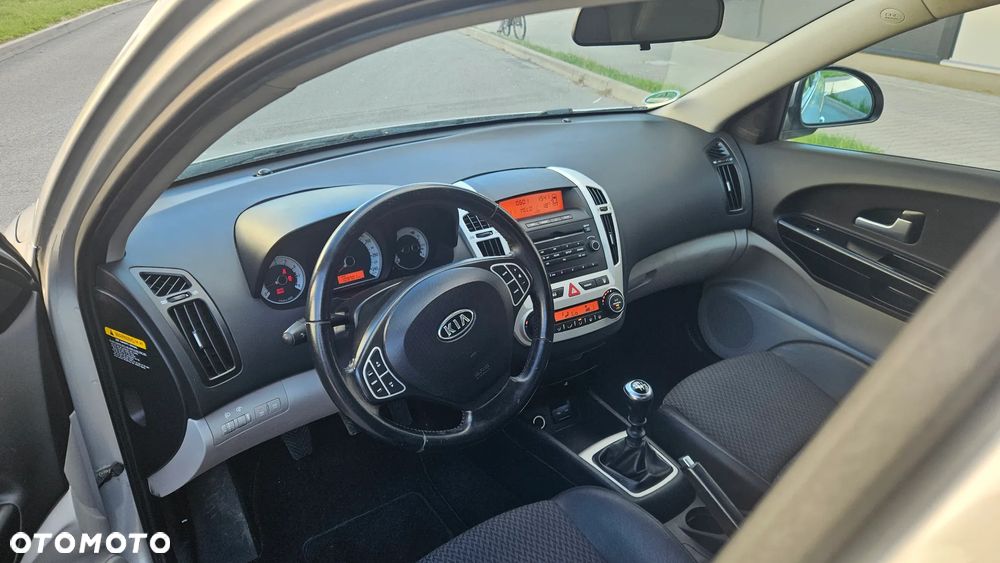 Kia Ceed - 30