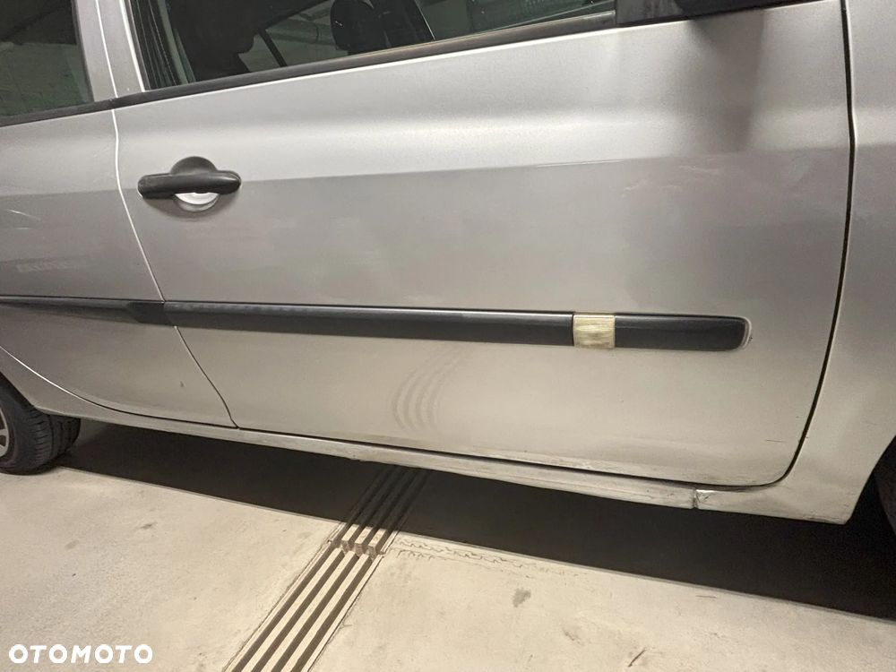 Renault Clio - 11