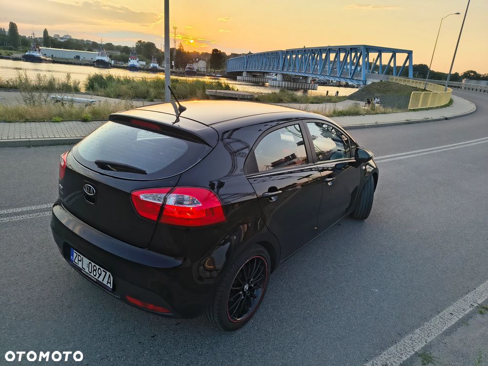 Kia Rio 1.4 M - 12