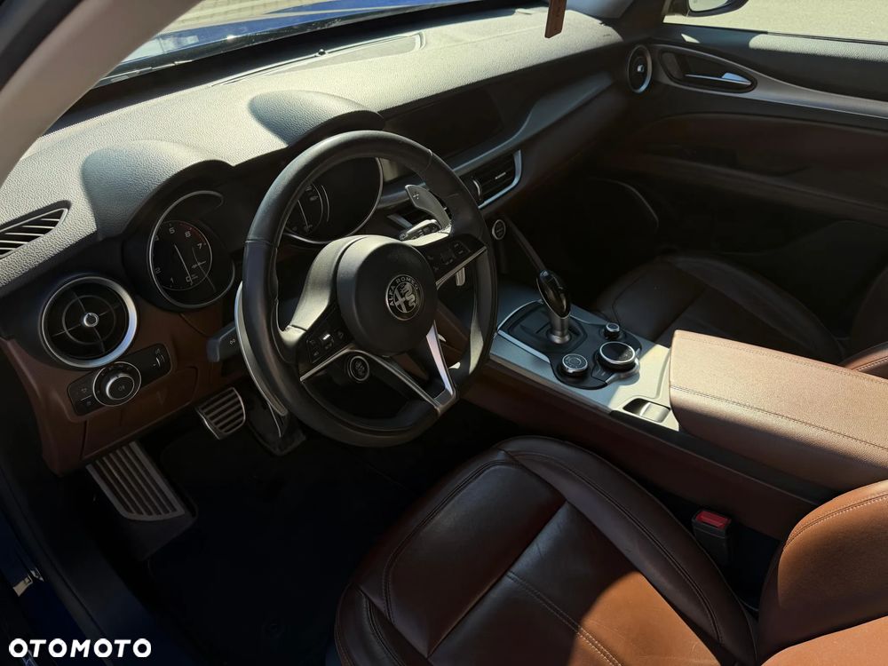 Alfa Romeo Stelvio 2.0 Turbo TI Q4 - 9