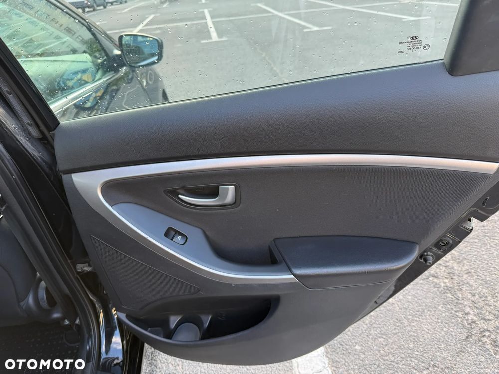 Hyundai i30 blue 1.6 CRDi Trend - 17