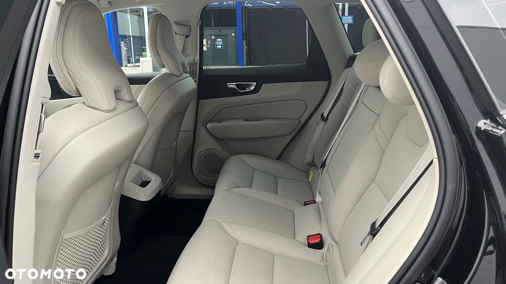 Volvo XC 60 B4 B Momentum Pro - 15