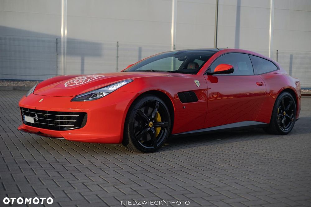 Ferrari GTC4Lusso - 32