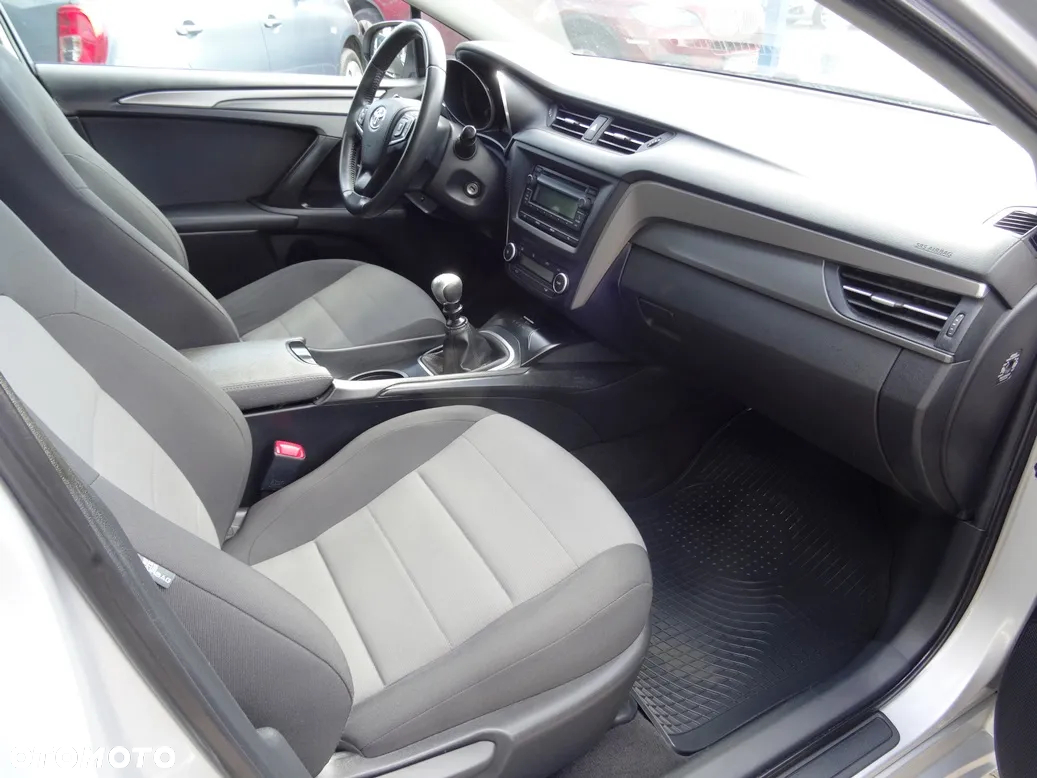 Toyota Avensis 1.6 D-4D Active - 10