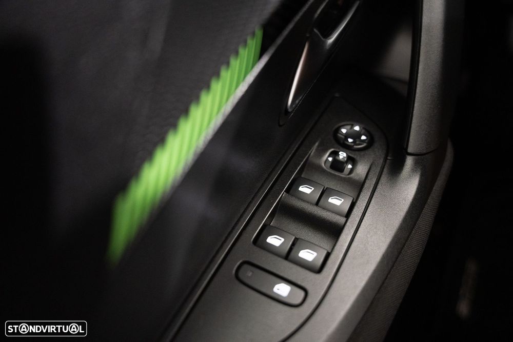 Peugeot 2008 1.2 PureTech Active - 19