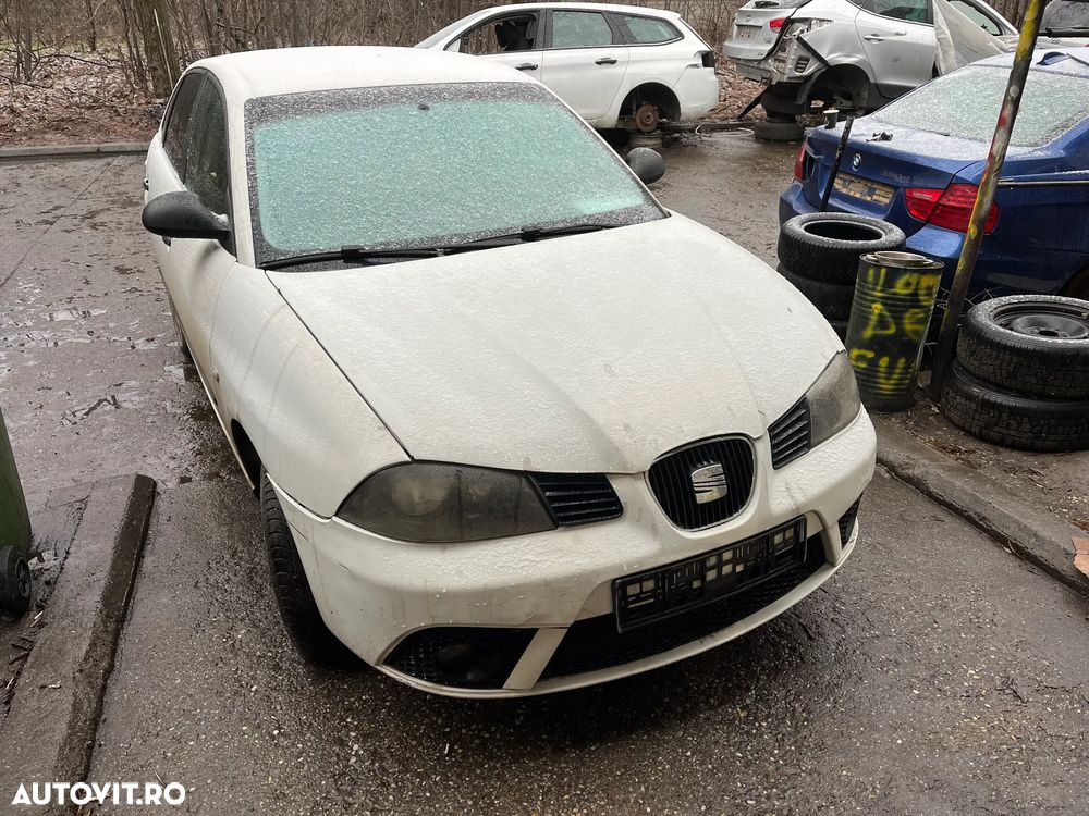 Dezmembrez Seat Ibiza 2008 alb 4 usi 1,4 benzina BXW - 2