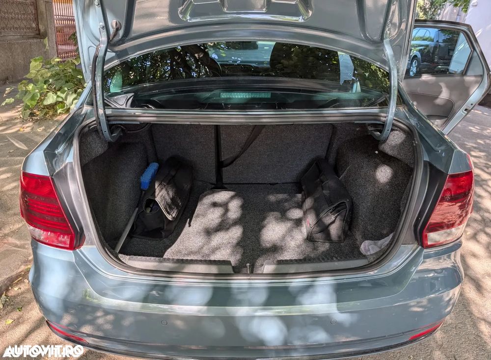Volkswagen Polo - 11
