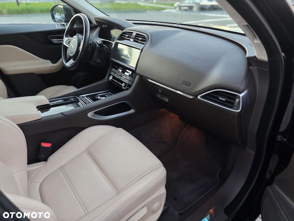 Jaguar F-Pace 2.0 i4D AWD Prestige - 16