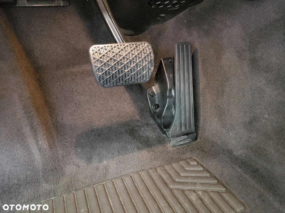 Mercedes-Benz Klasa E 200 Exclusive - 27