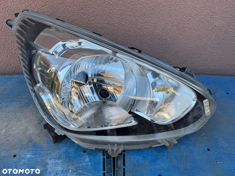 Lampy przednie MITSUBISHI SPACE STAR PRAWA EUROPA ORYGINALNA