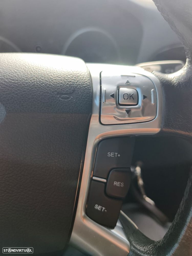 Ford S-Max 1.8 TDCi Titanium 7L - 27