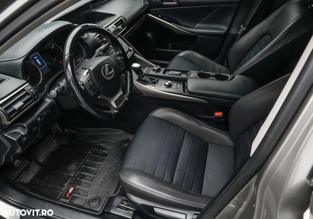 Lexus Seria IS 300h Executive - 11