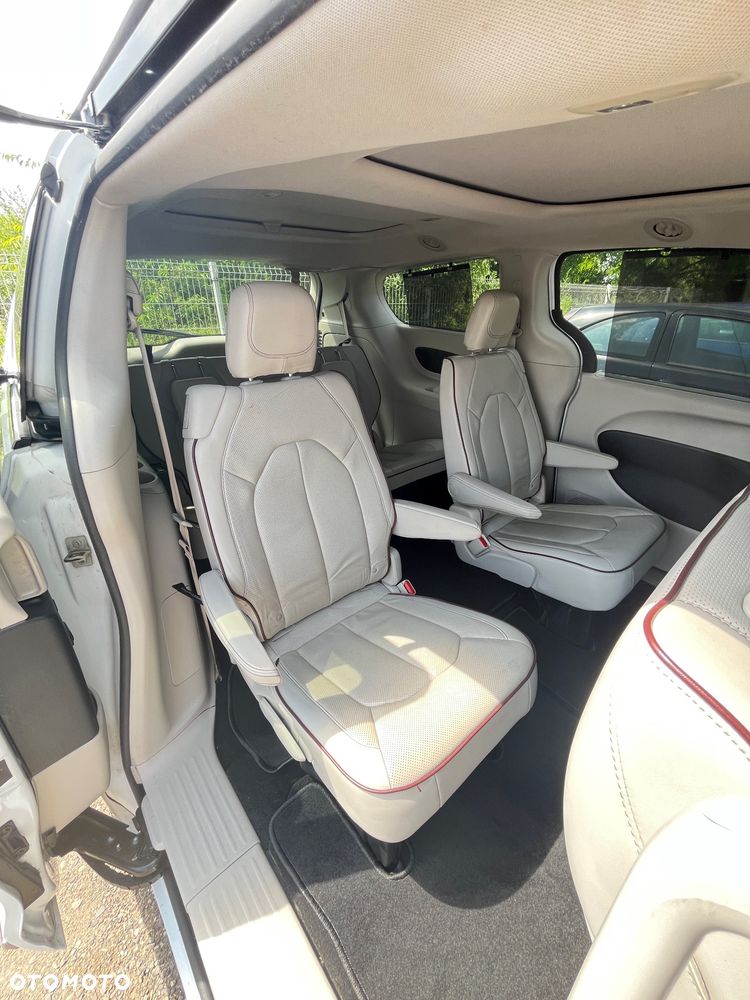Chrysler Pacifica - 9