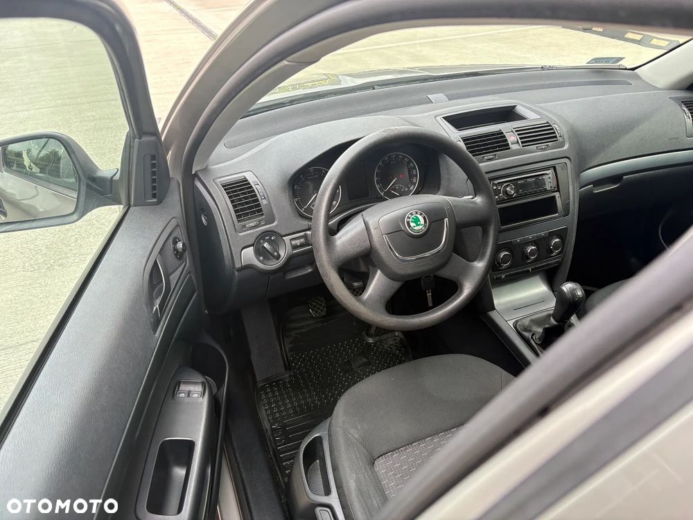 Skoda Octavia 1.6 Ambiente EU5 - 13