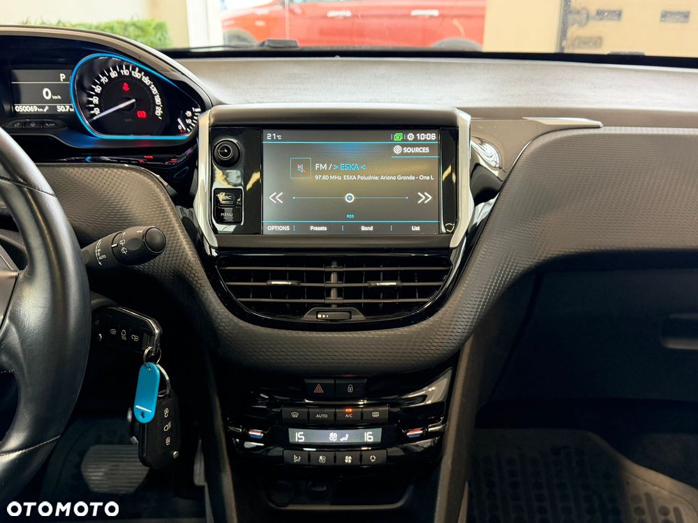 Peugeot 2008 1.2 Pure Tech GPF Allure S&S EAT6 - 18