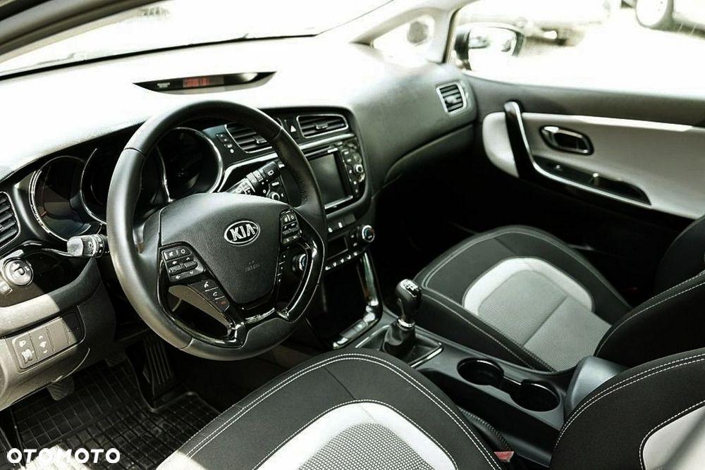 Kia Ceed - 14