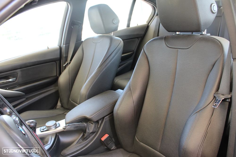 BMW 318 d Pack M - 23