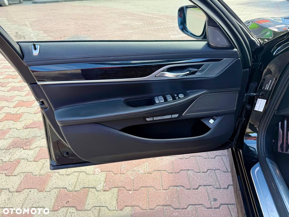 BMW Seria 7 740d xDrive - 28