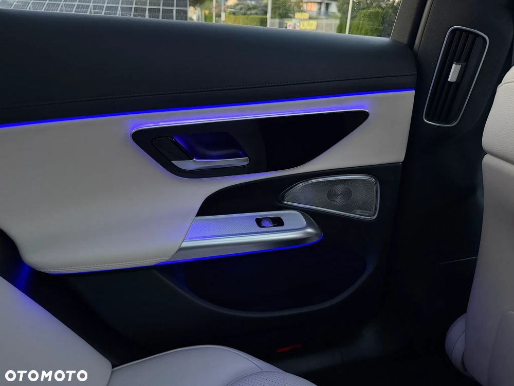 Mercedes-Benz Klasa E 220 d mHEV 4-Matic AMG 9G-Tronic - 31