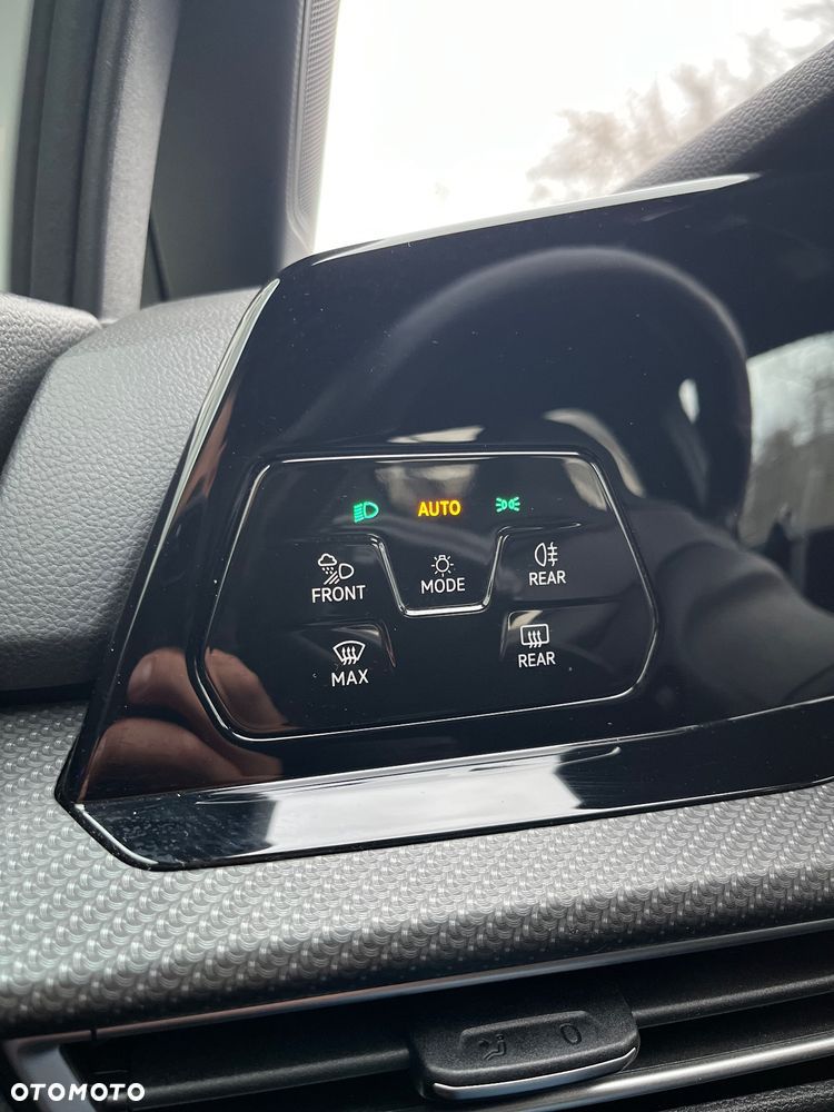 Volkswagen Golf VIII 2.0 TDI R-Line DSG - 16