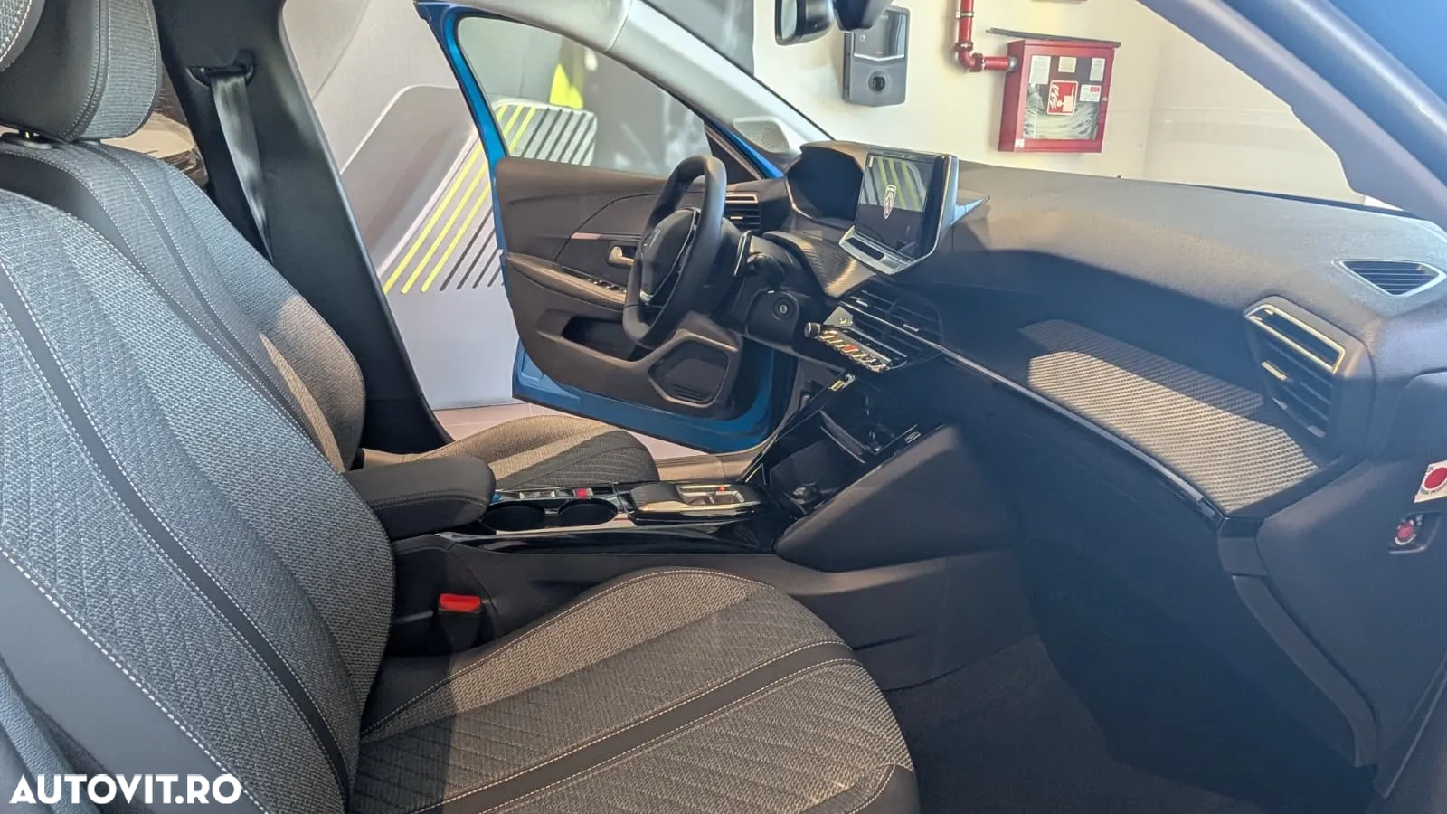 Peugeot 208 1.2L e-DCS6 MHEV Allure - 9