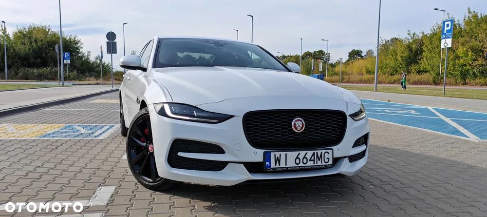 Jaguar XE 2.0 D180 HSE - 12