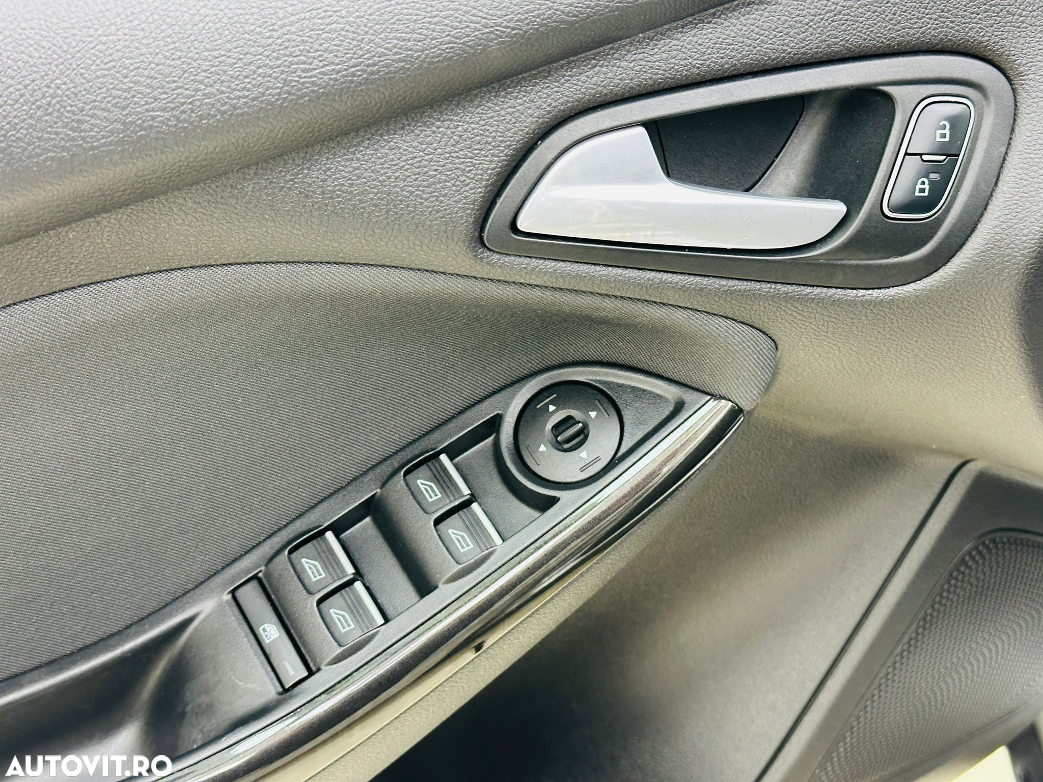 Ford Focus - 25